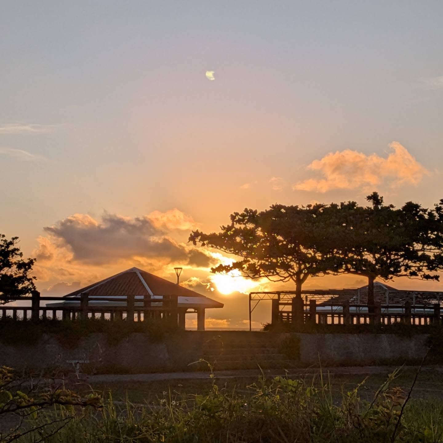 【日曜営業】6:30〜18:00 久高島・斎場御嶽の拠点はこちら