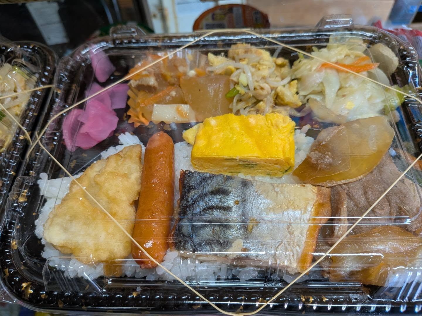 お昼ごはんはもう決まった？おにぎり・お弁当ご用意しています！